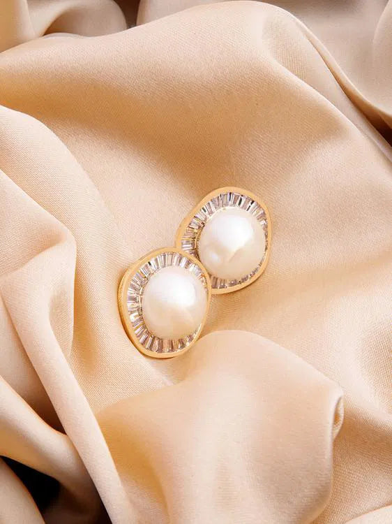 WHITE PEARL STUD EARRINGS