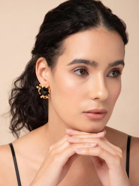 GOLDEN BLACK STUD EARRINGS