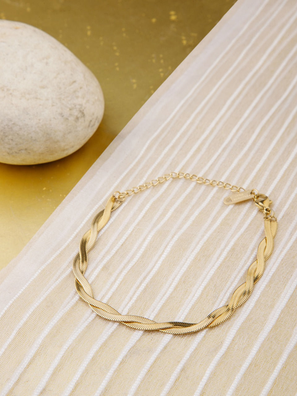 Twisted Gold-Plated Chain Bracelet – Minimal & Chic